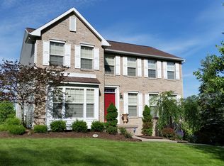 145 Lake Colony Dr, Venetia, PA 15367