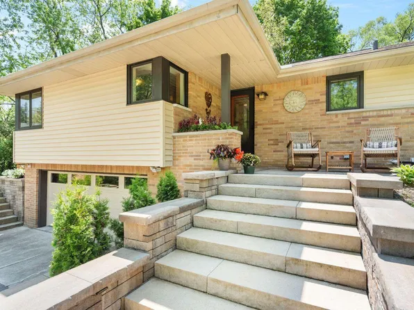 11702 North Silver AVENUE, Mequon, WI 53097