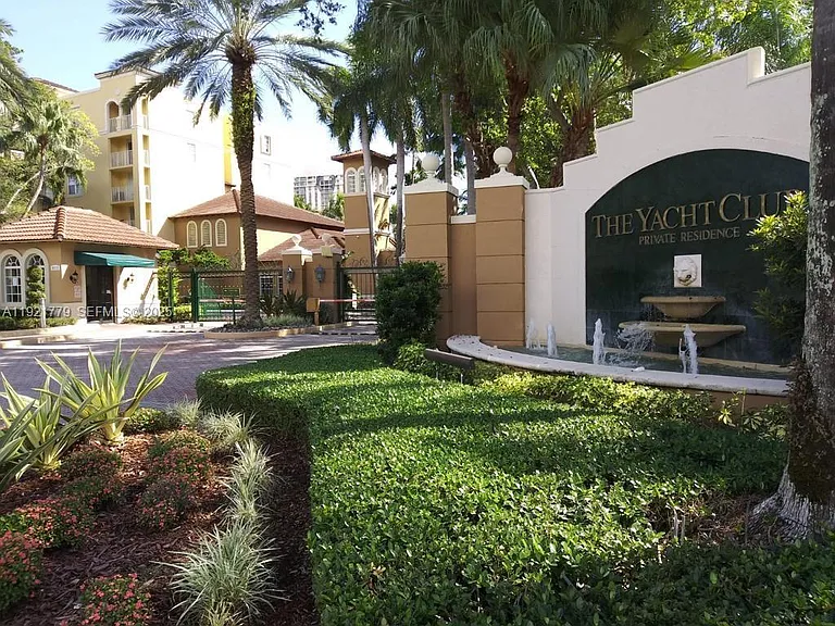 19901 E Country Club Dr #2305 — Photo 14