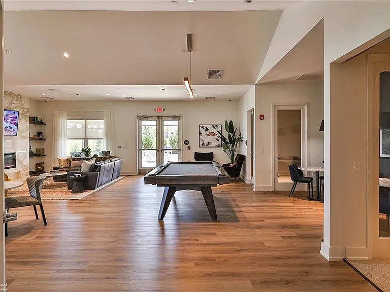 100 Aviv Upper — Photo 14