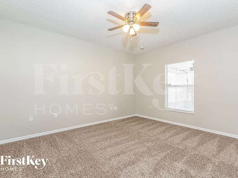 927 Cannes Dr — Photo 10