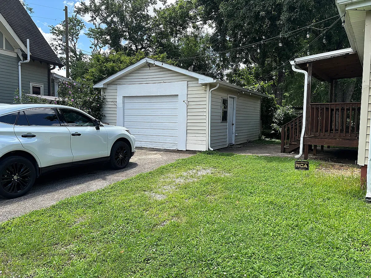 3 bed, 1200 sqft, $2,100 — Photo 3