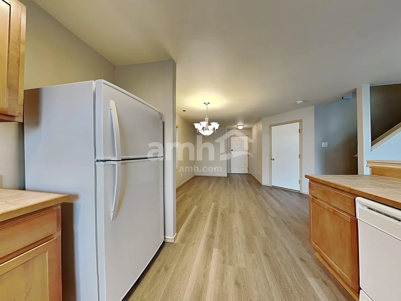 3 bed, 2.0 bath, 1800 sqft, $2,705 — Photo 3