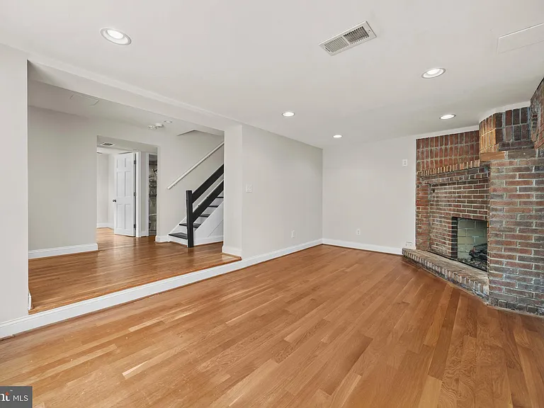 827 S Royal St — Photo 28