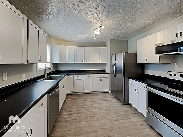 115 Carver St — Photo 3
