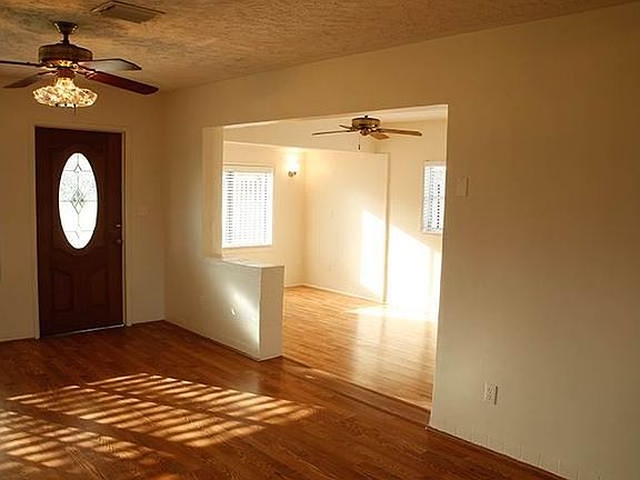 3rd image of 4740 NE 5th Ter