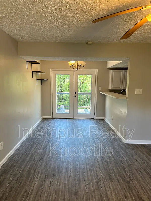 3 bed, 2.5 bath, 1496 sqft, $2,200 — Photo 4