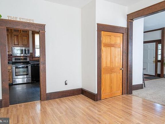 3rd image of 227 Walnut St