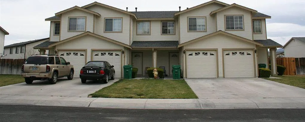 2 bed, 2.5 bath, 1100 sqft, $1,650 — Photo 1