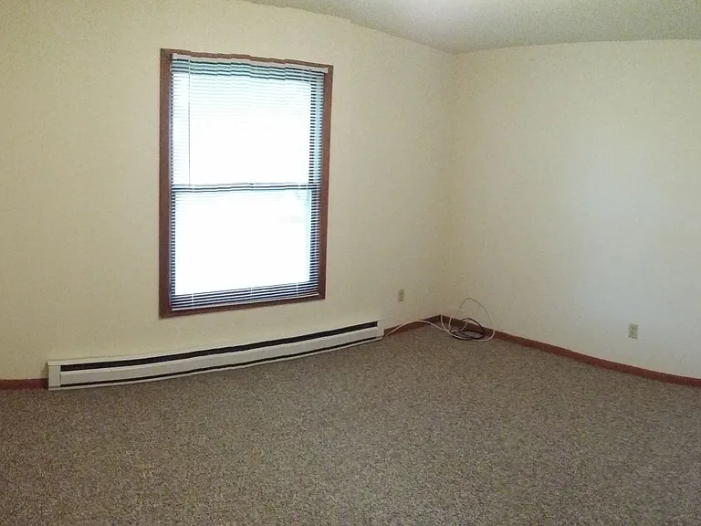 400 & 401 Scranton St — Photo 12