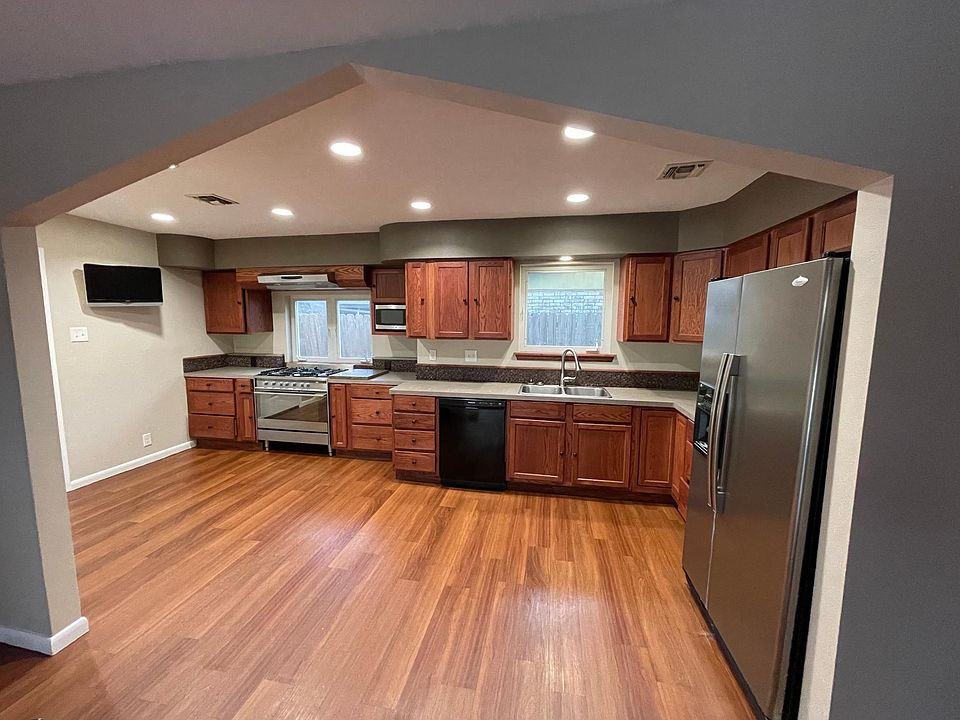 1st image of 1129 Delta Dr