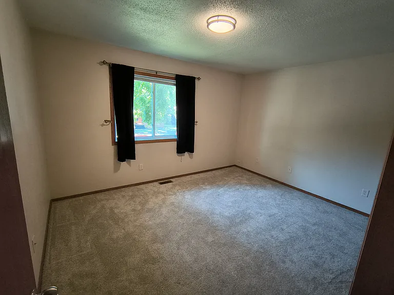 1117 W 10th St — Photo 3