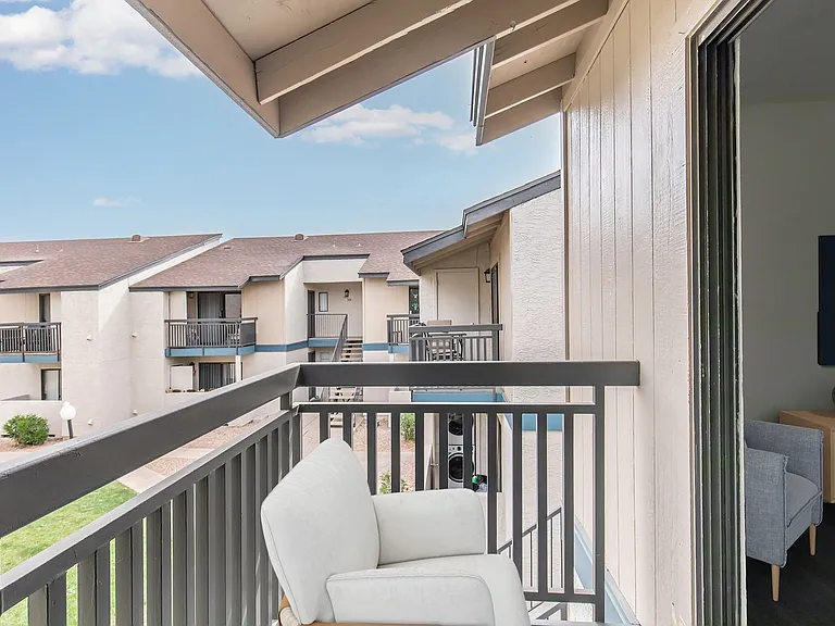 Tesoro Apartments — Photo 69
