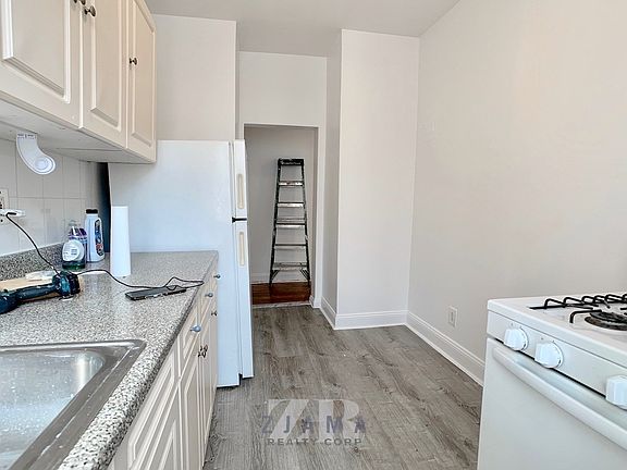 3rd image of 1722 Caton Ave APT 1