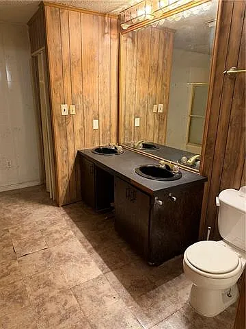 2504 Claire Ave — Photo 18