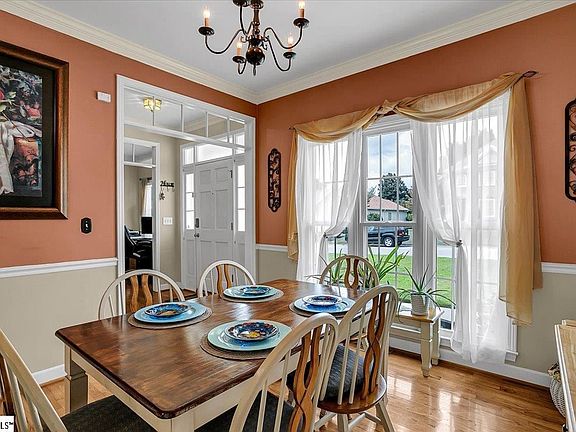 4th image of 105 Ramble Rose Ct