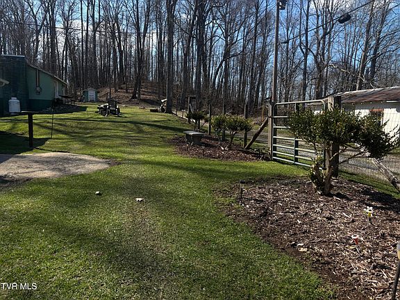 4th image of 306 Black Hill Dr