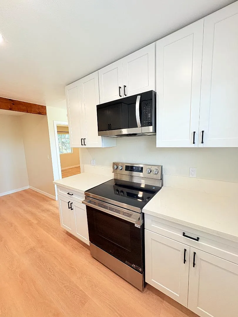 328 South Weitzel Street - 328-17 — Photo 1