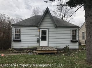 21586 E 8 Mile Rd, Harper Woods, MI 48225