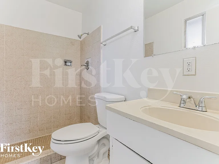 1619 E Campus Dr — Photo 10