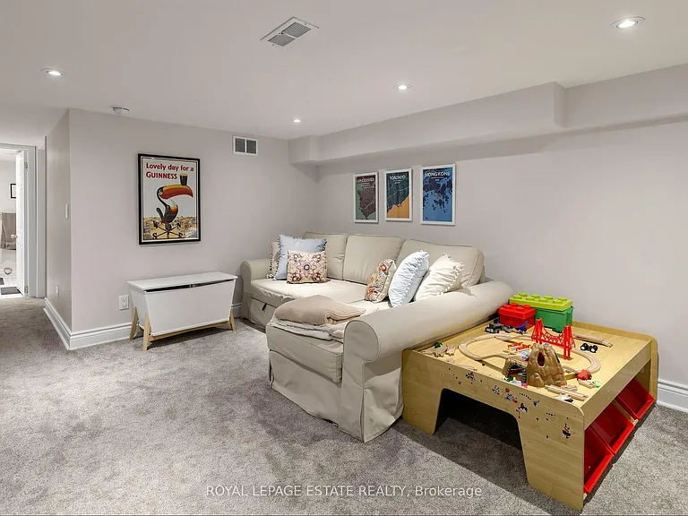 280 Silver Birch Ave — Photo 26