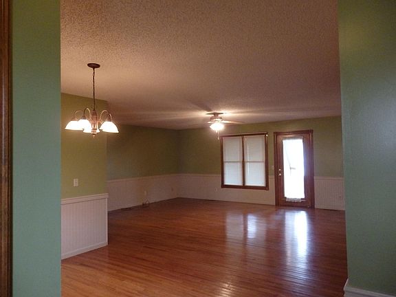 2nd image of 471 N Rechow Ave