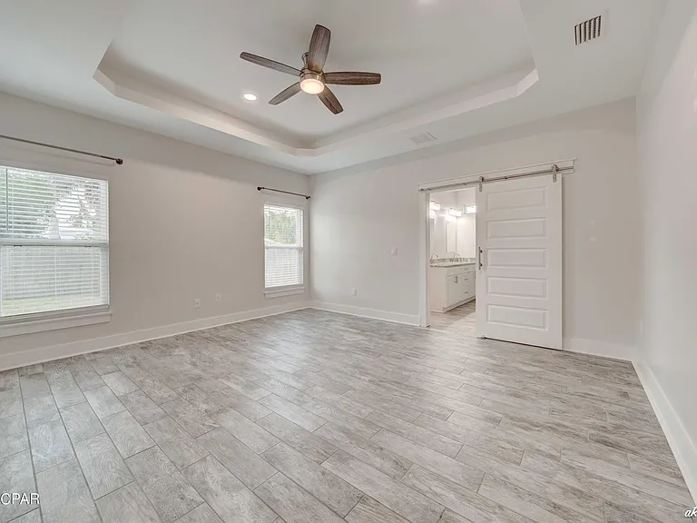 4217 Catherine St — Photo 18