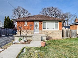 150 Howard Ave, Hamilton, ON L9A 2W8