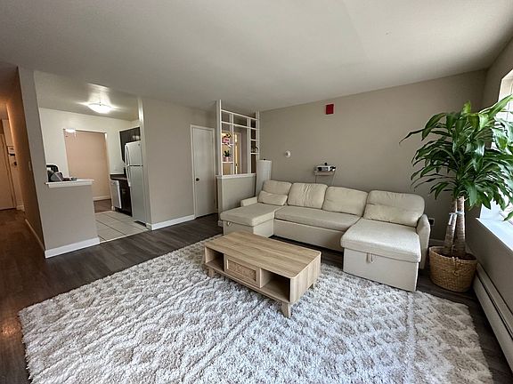 3rd image of 3069 N Oakland Ave #107