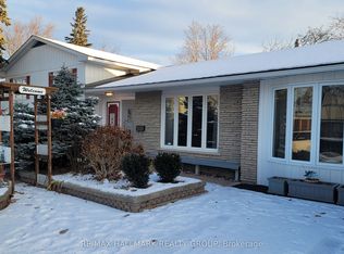 26 Ettrick Cres, Ottawa, ON K2J 1G1