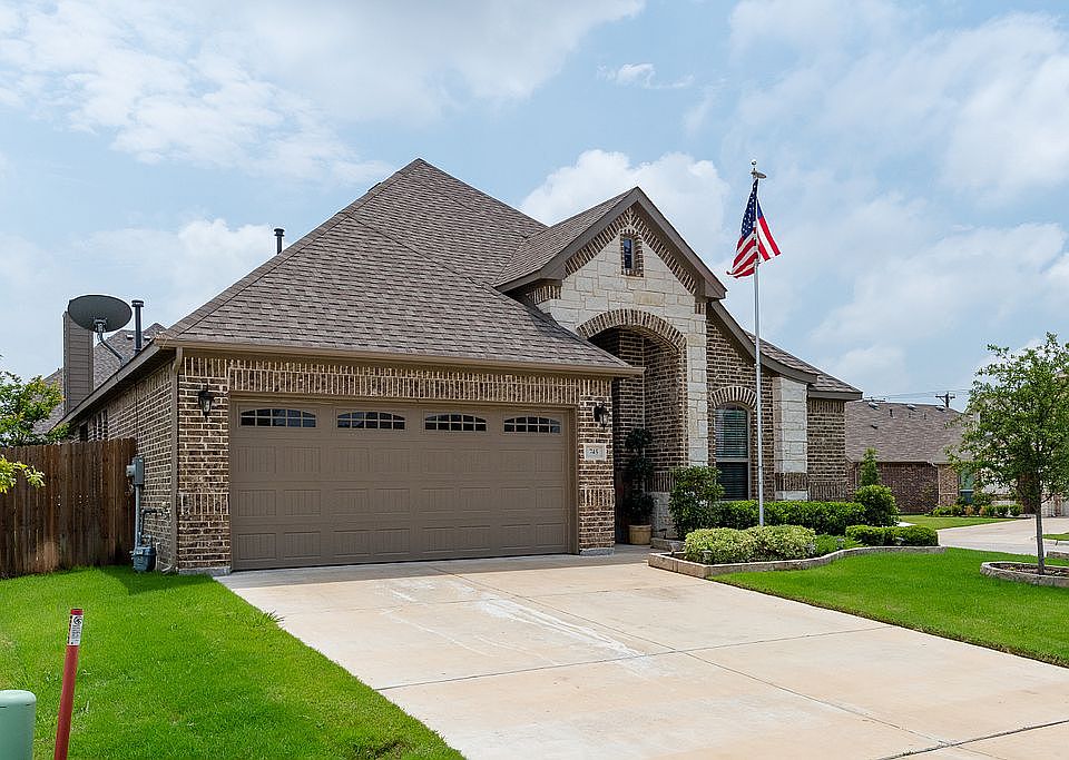 1st image of 745 Ravenwood Dr