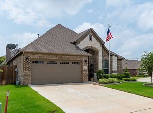 745 Ravenwood Dr, Fort Worth, TX 76179