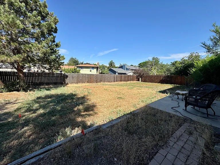 555 S Moline St — Photo 11