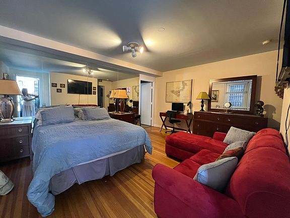 Queen sized bed.
Queen sleeper sofa.
Dresser and side tables