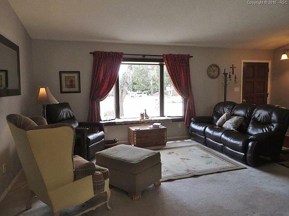 Nice Bay Window w/Window Seat!