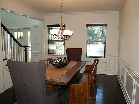 5th image of 304 Silver View Dr