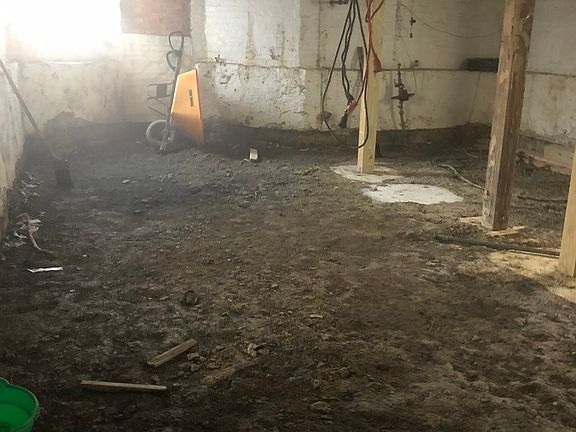 3rd image of 5631 S Damen Ave