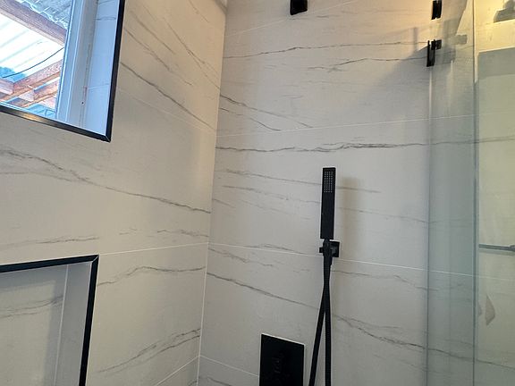 5th image of 2848 Nina St #1