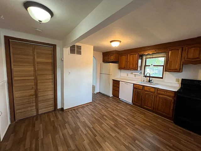 304 S James St — Photo 25