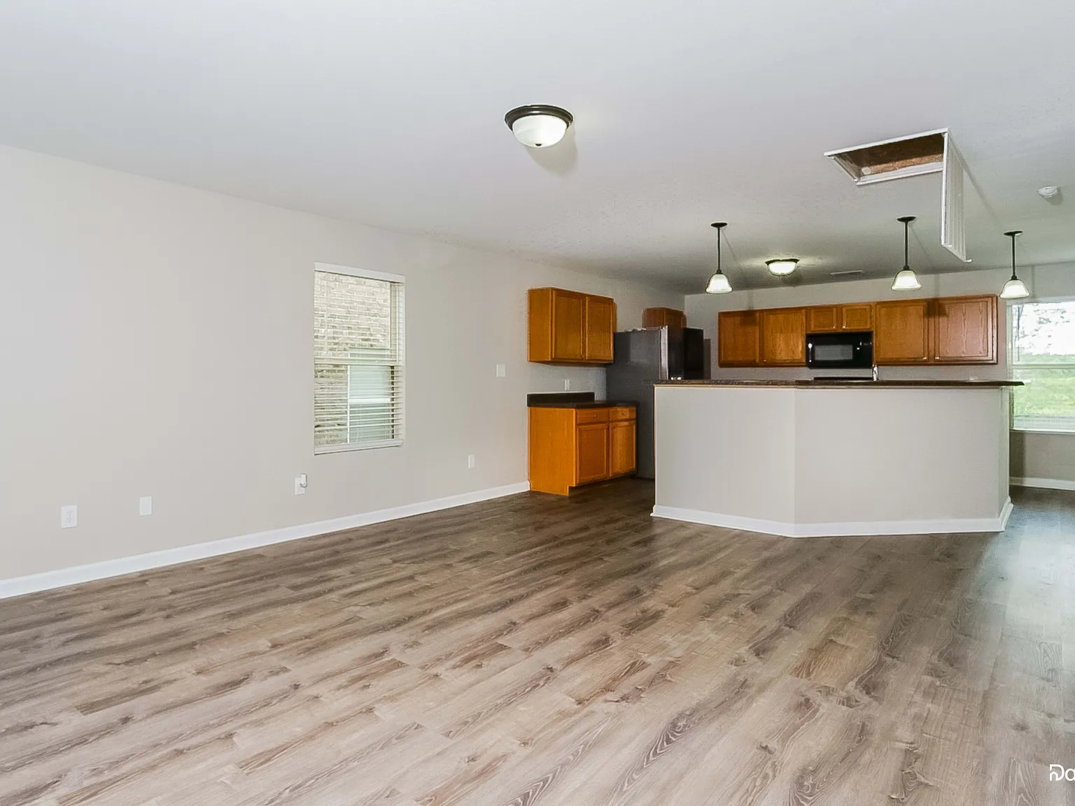 4 bed, 3.0 bath, 2722 sqft, $2,280 — Photo 2