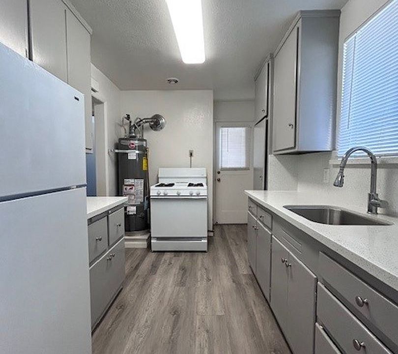 1st image of 905 Santa Clara Ave #L
