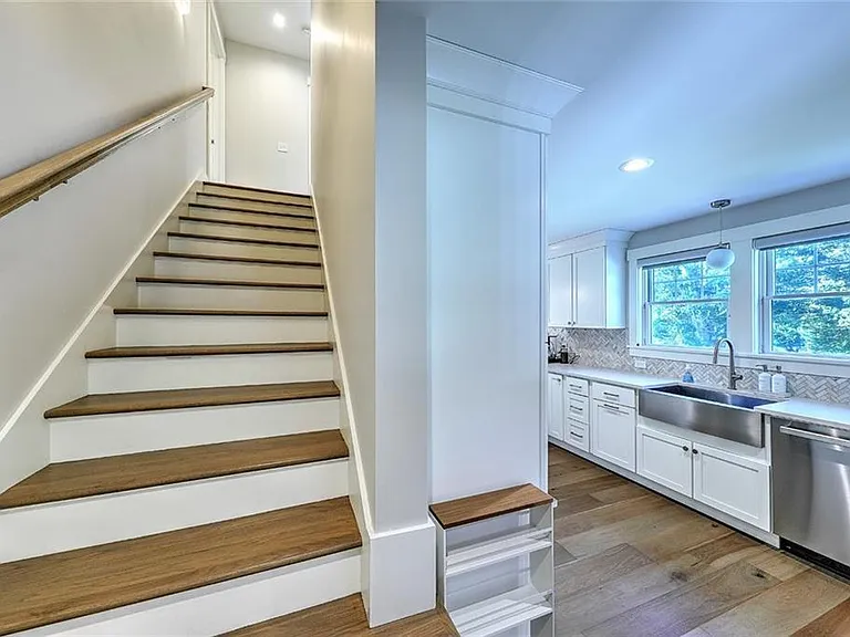 137 Rosebriar Ave — Photo 20