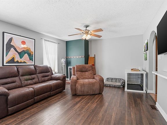 5th image of 915 Sunset Cir