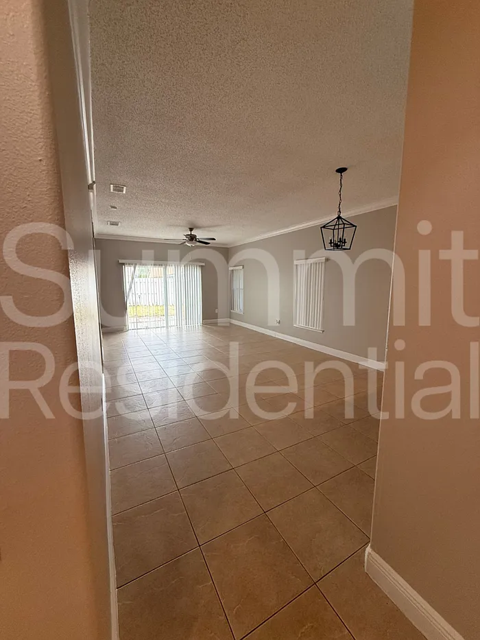 4 bed, 2.0 bath, 1896 sqft, $2,595 — Photo 4