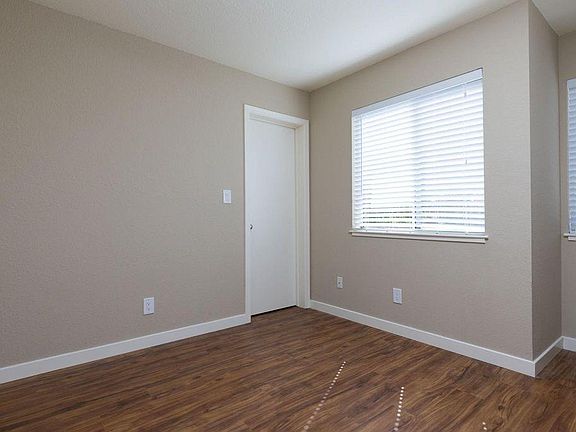 3rd image of 4800 Bayview Ave APT B