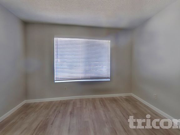 3rd image of 748 La Cruz Ln #L