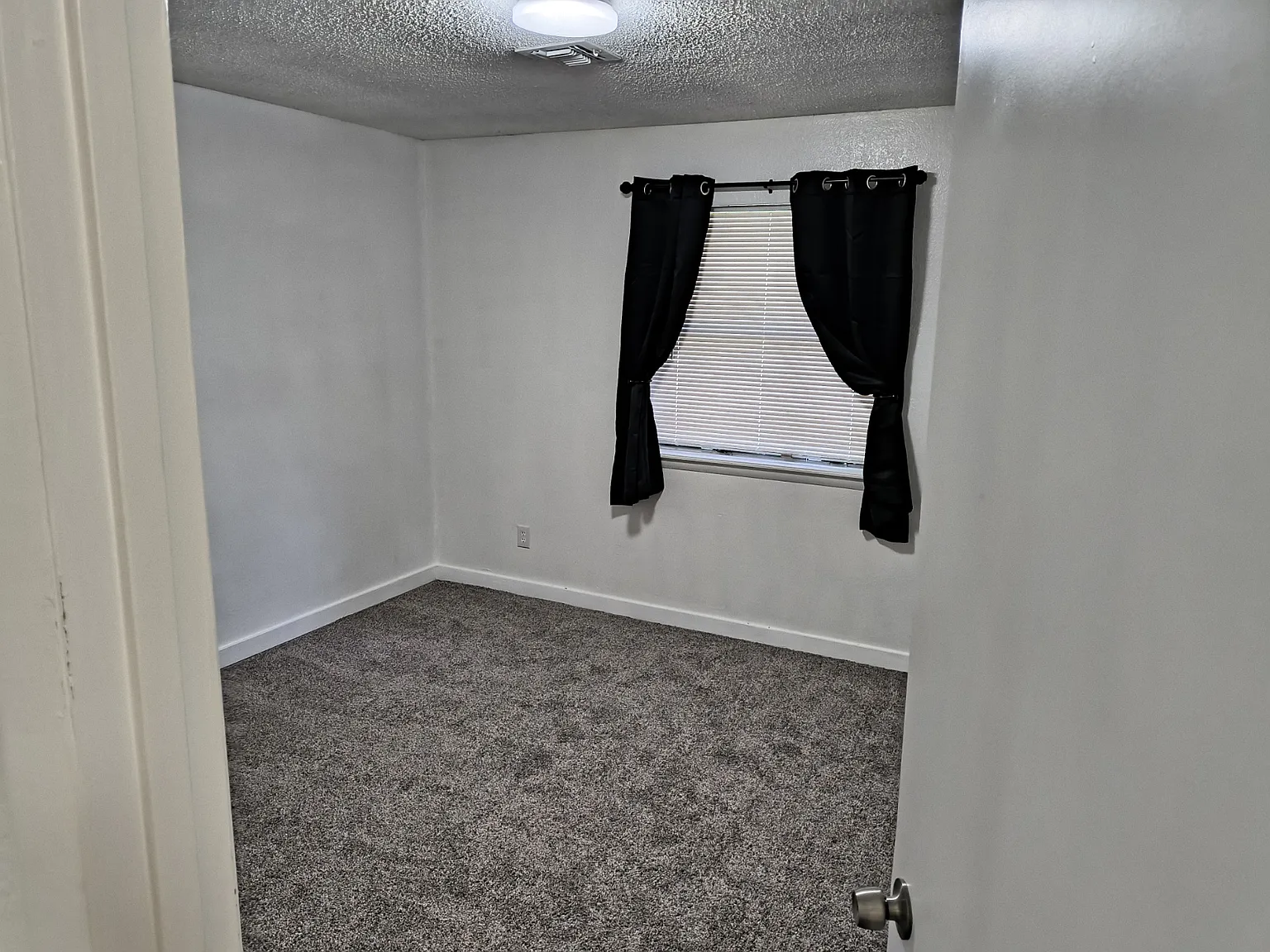 3 bed, 1.5 bath, 1265 sqft, $1,400 — Photo 3