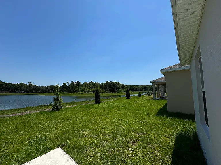 4039 Ambrose Ave — Photo 12