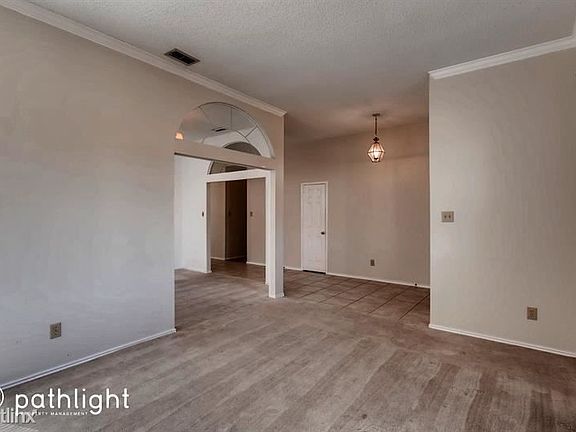 3rd image of 1408 Blackburn Ln