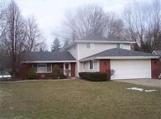 24674 Arlington Ln, North Olmsted, OH 44070
